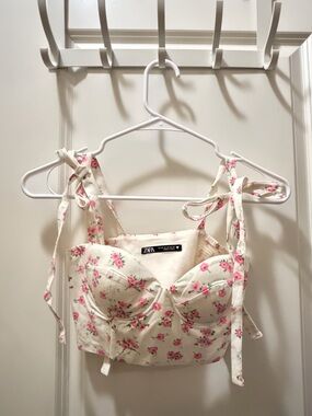 Zara floral crop top size small